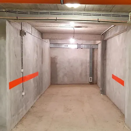 Central 1bd Free Private Garage Апартаменты