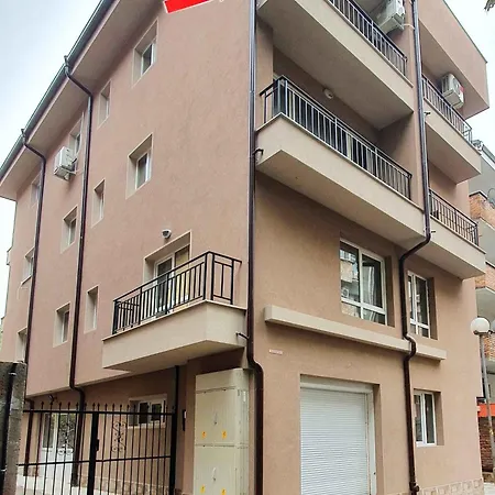 Central 1bd Free Private Garage